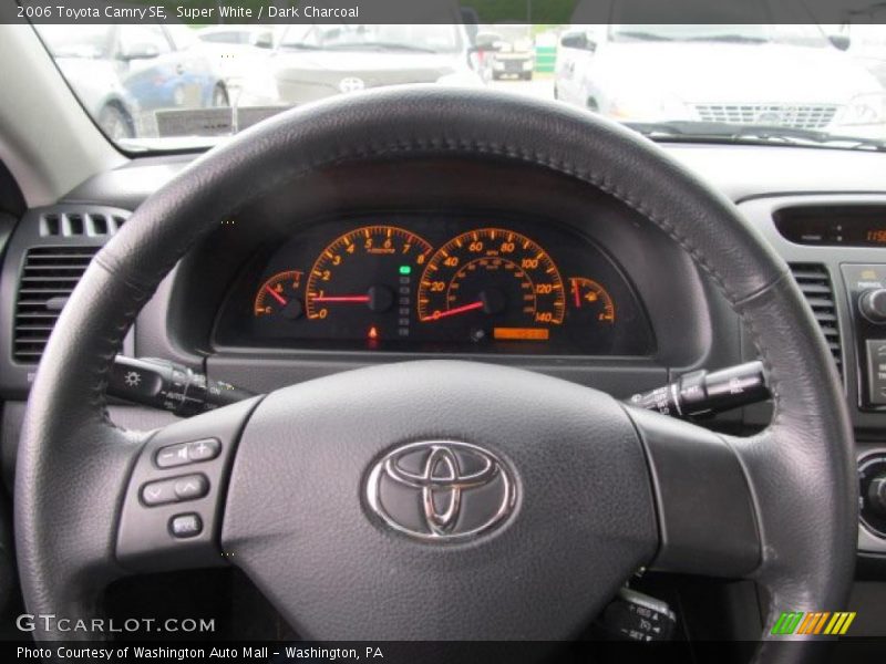 Super White / Dark Charcoal 2006 Toyota Camry SE