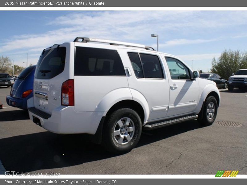 Avalanche White / Graphite 2005 Nissan Pathfinder SE
