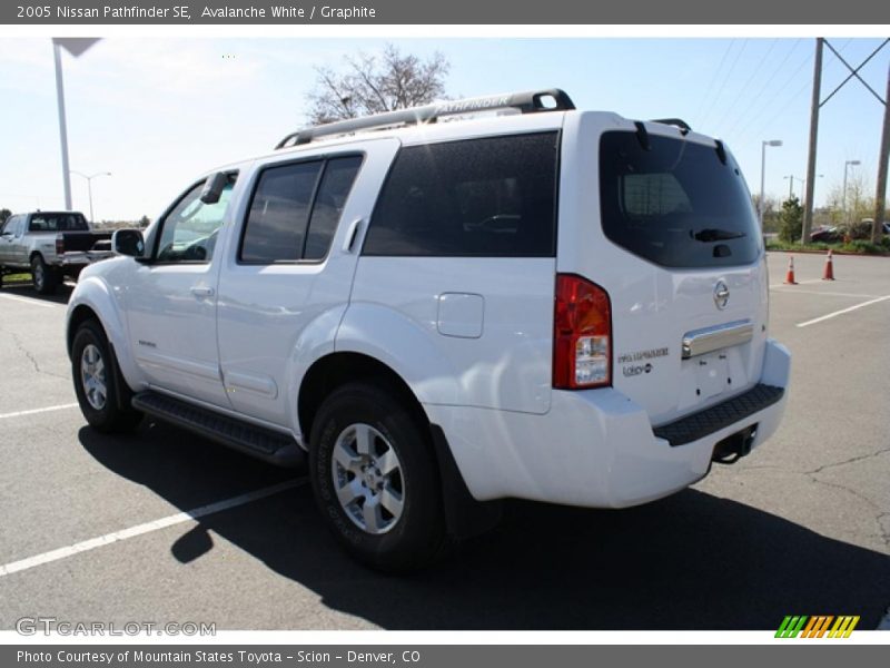 Avalanche White / Graphite 2005 Nissan Pathfinder SE