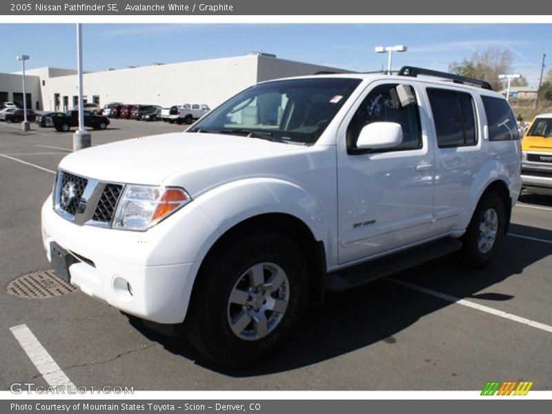 Avalanche White / Graphite 2005 Nissan Pathfinder SE