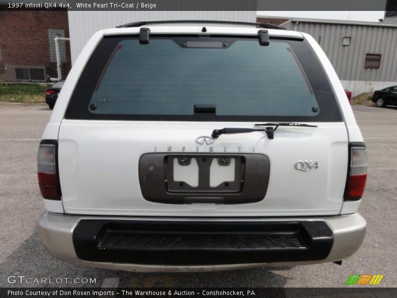 White Pearl Tri-Coat / Beige 1997 Infiniti QX4 4x4