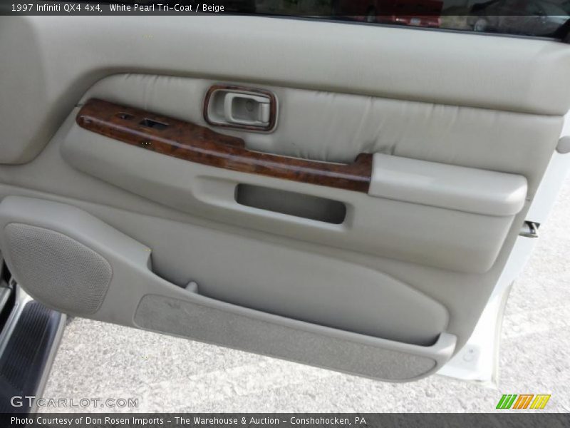 White Pearl Tri-Coat / Beige 1997 Infiniti QX4 4x4