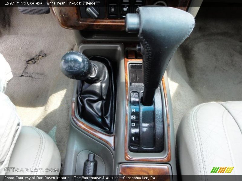 White Pearl Tri-Coat / Beige 1997 Infiniti QX4 4x4