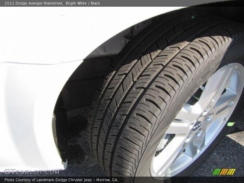 Bright White / Black 2011 Dodge Avenger Mainstreet
