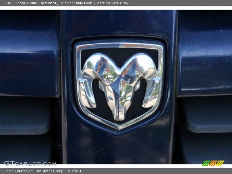 Midnight Blue Pearl / Medium Slate Gray 2005 Dodge Grand Caravan SE