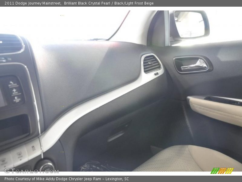 Brilliant Black Crystal Pearl / Black/Light Frost Beige 2011 Dodge Journey Mainstreet