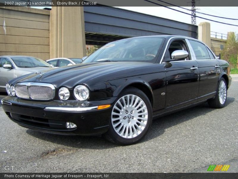 Ebony Black / Charcoal 2007 Jaguar XJ Vanden Plas