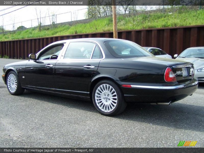 Ebony Black / Charcoal 2007 Jaguar XJ Vanden Plas