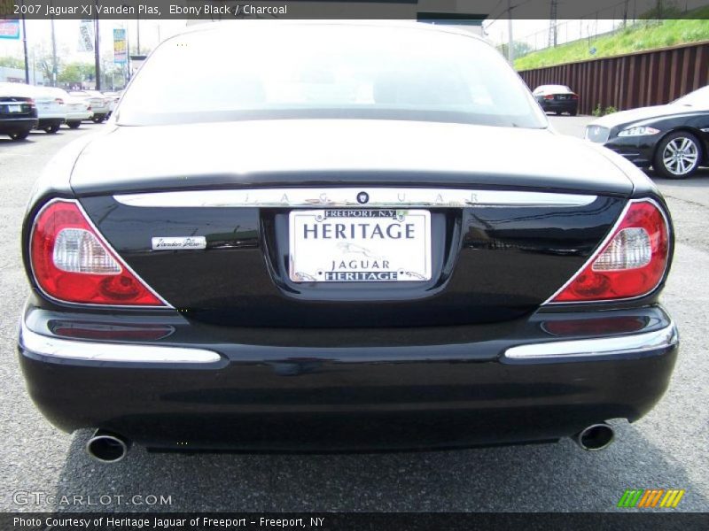 Ebony Black / Charcoal 2007 Jaguar XJ Vanden Plas