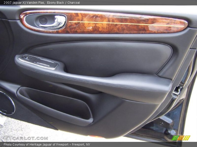 Ebony Black / Charcoal 2007 Jaguar XJ Vanden Plas