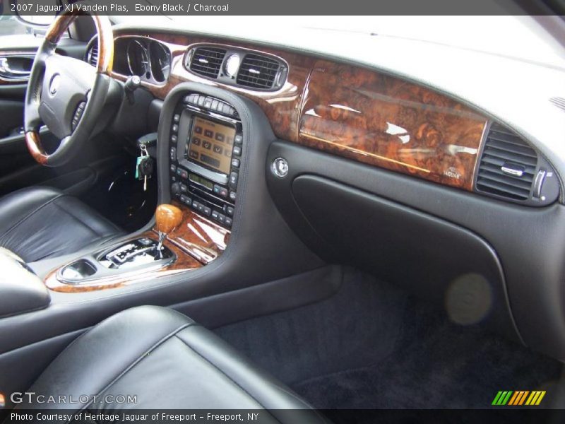 Ebony Black / Charcoal 2007 Jaguar XJ Vanden Plas