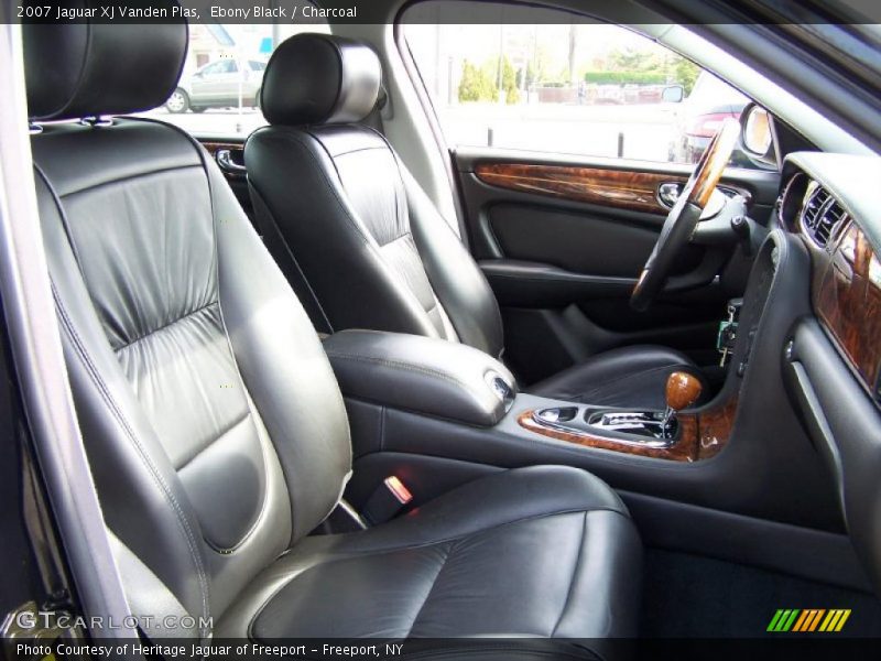 Ebony Black / Charcoal 2007 Jaguar XJ Vanden Plas