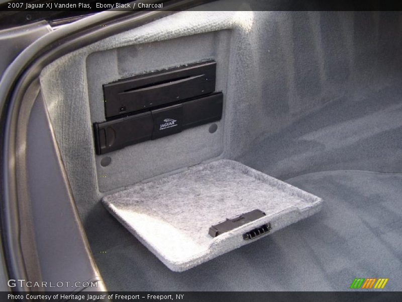 Ebony Black / Charcoal 2007 Jaguar XJ Vanden Plas