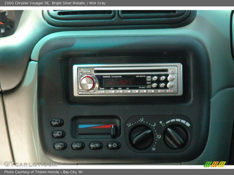 Bright Silver Metallic / Mist Gray 2000 Chrysler Voyager SE