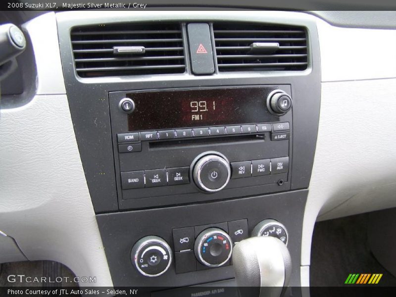 Majestic Silver Metallic / Grey 2008 Suzuki XL7