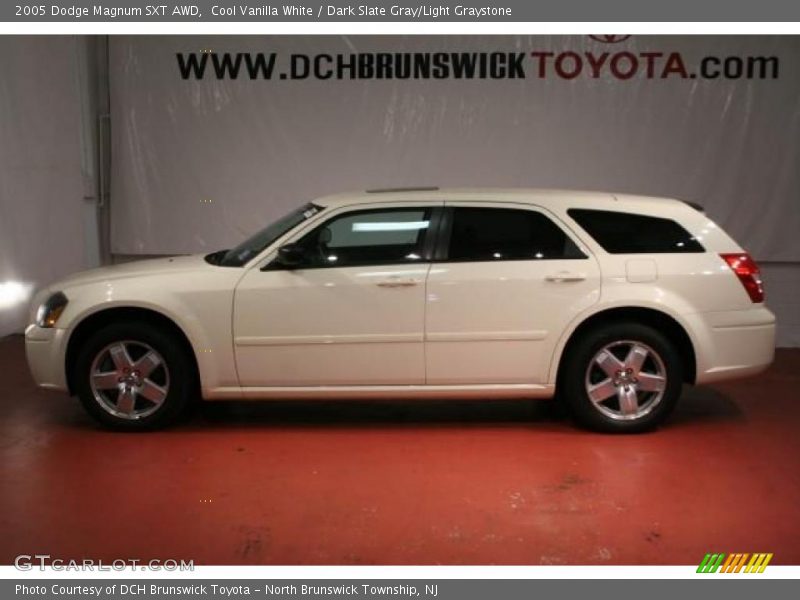 Cool Vanilla White / Dark Slate Gray/Light Graystone 2005 Dodge Magnum SXT AWD