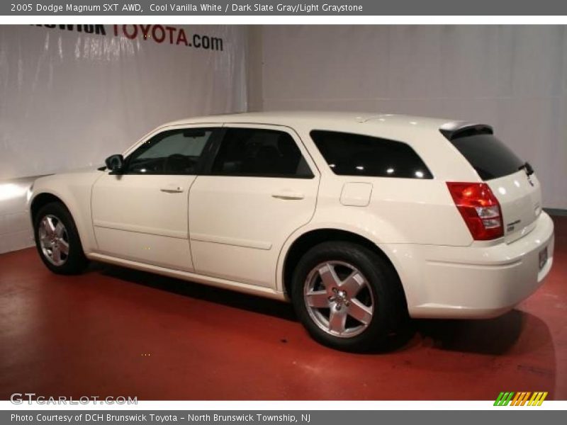 Cool Vanilla White / Dark Slate Gray/Light Graystone 2005 Dodge Magnum SXT AWD