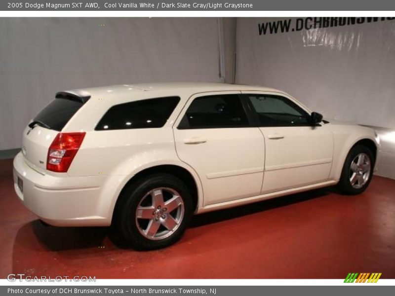 Cool Vanilla White / Dark Slate Gray/Light Graystone 2005 Dodge Magnum SXT AWD