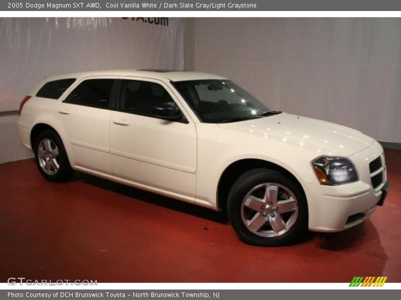 Cool Vanilla White / Dark Slate Gray/Light Graystone 2005 Dodge Magnum SXT AWD