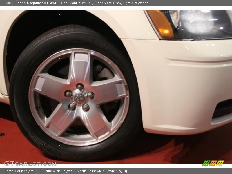 Cool Vanilla White / Dark Slate Gray/Light Graystone 2005 Dodge Magnum SXT AWD