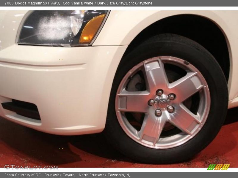 Cool Vanilla White / Dark Slate Gray/Light Graystone 2005 Dodge Magnum SXT AWD