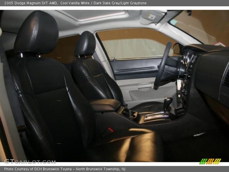 Cool Vanilla White / Dark Slate Gray/Light Graystone 2005 Dodge Magnum SXT AWD