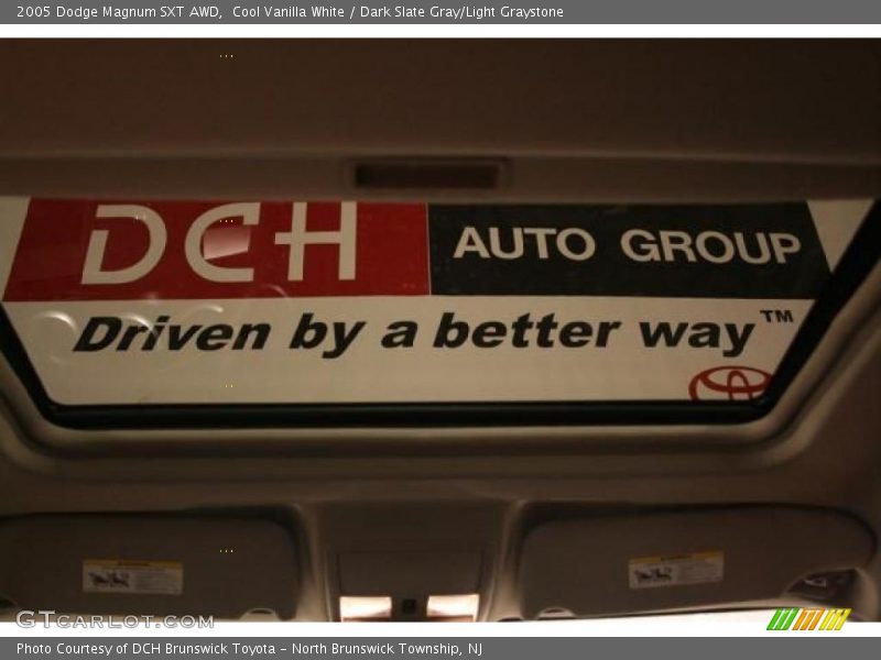 Cool Vanilla White / Dark Slate Gray/Light Graystone 2005 Dodge Magnum SXT AWD