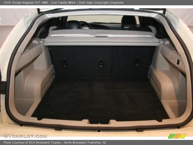 Cool Vanilla White / Dark Slate Gray/Light Graystone 2005 Dodge Magnum SXT AWD