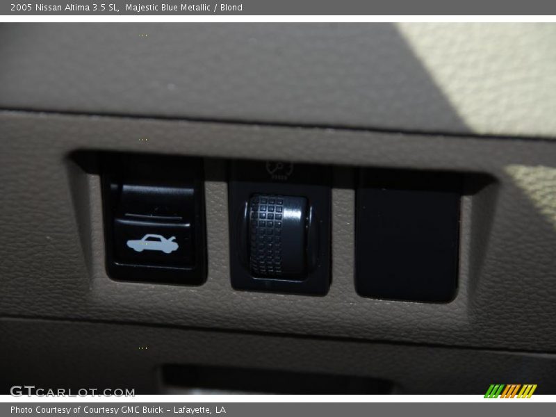 Majestic Blue Metallic / Blond 2005 Nissan Altima 3.5 SL