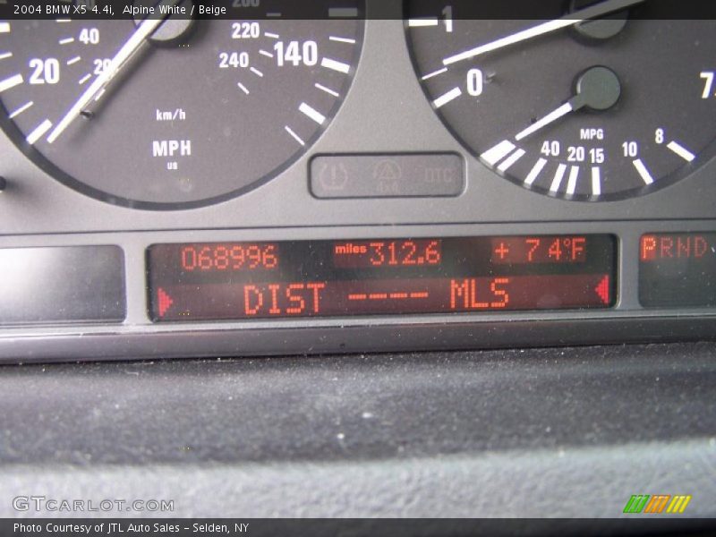 Alpine White / Beige 2004 BMW X5 4.4i