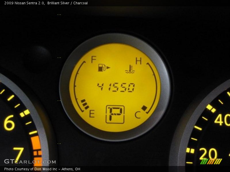 Brilliant Silver / Charcoal 2009 Nissan Sentra 2.0