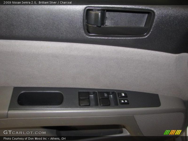 Brilliant Silver / Charcoal 2009 Nissan Sentra 2.0