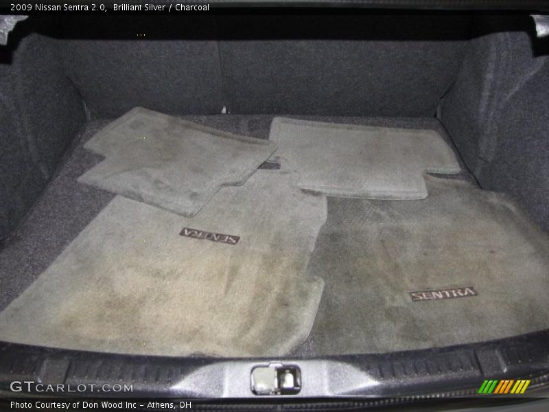 Brilliant Silver / Charcoal 2009 Nissan Sentra 2.0