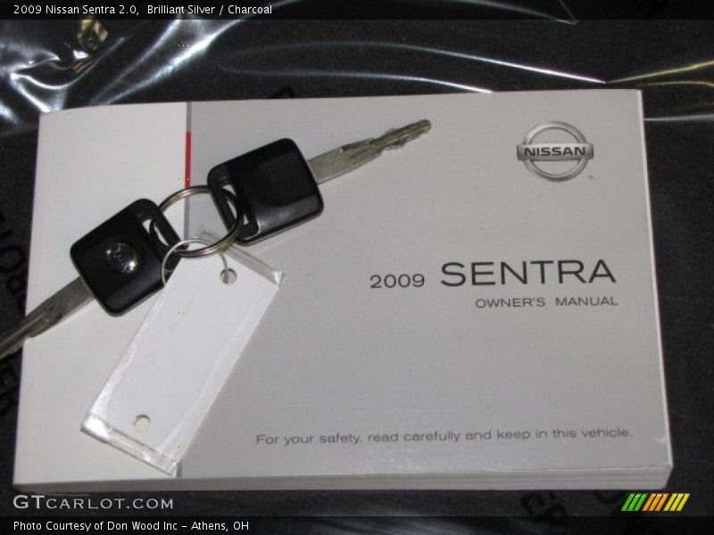 Brilliant Silver / Charcoal 2009 Nissan Sentra 2.0
