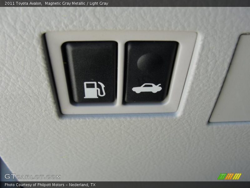 Magnetic Gray Metallic / Light Gray 2011 Toyota Avalon