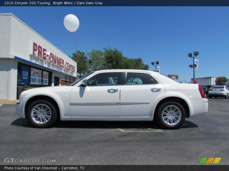 Bright White / Dark Slate Gray 2010 Chrysler 300 Touring