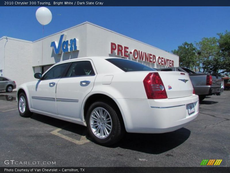 Bright White / Dark Slate Gray 2010 Chrysler 300 Touring