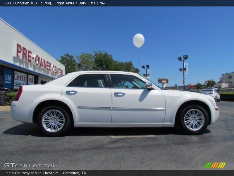 Bright White / Dark Slate Gray 2010 Chrysler 300 Touring