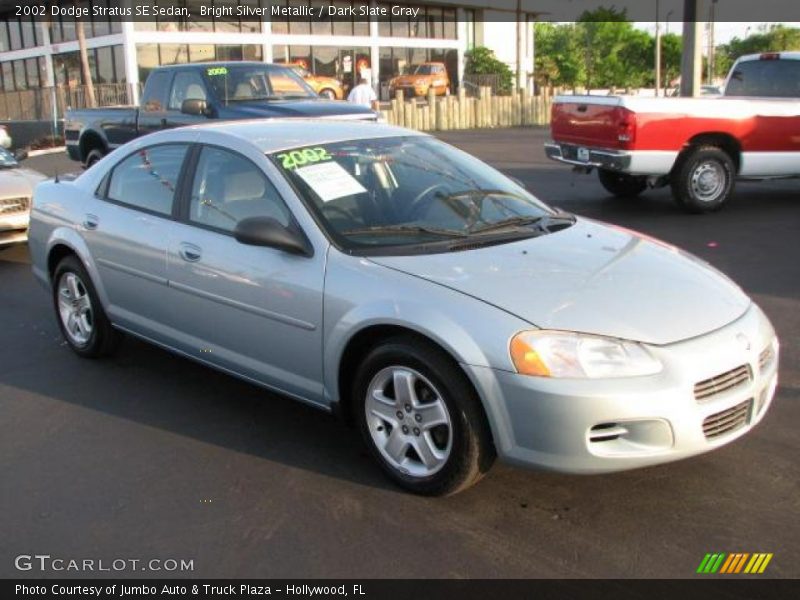 Bright Silver Metallic / Dark Slate Gray 2002 Dodge Stratus SE Sedan