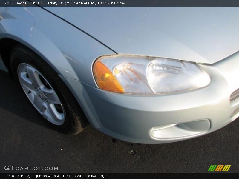 Bright Silver Metallic / Dark Slate Gray 2002 Dodge Stratus SE Sedan