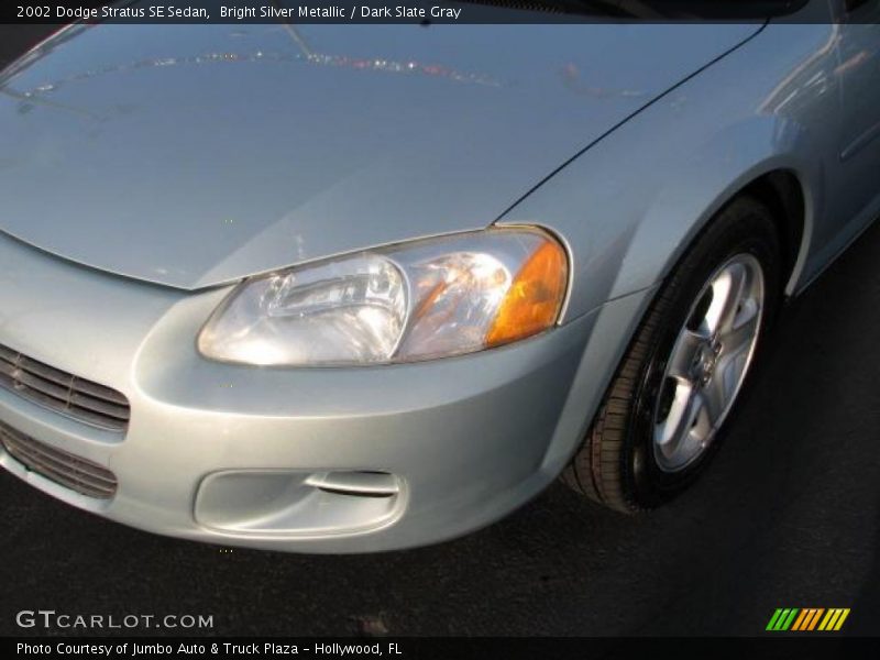 Bright Silver Metallic / Dark Slate Gray 2002 Dodge Stratus SE Sedan