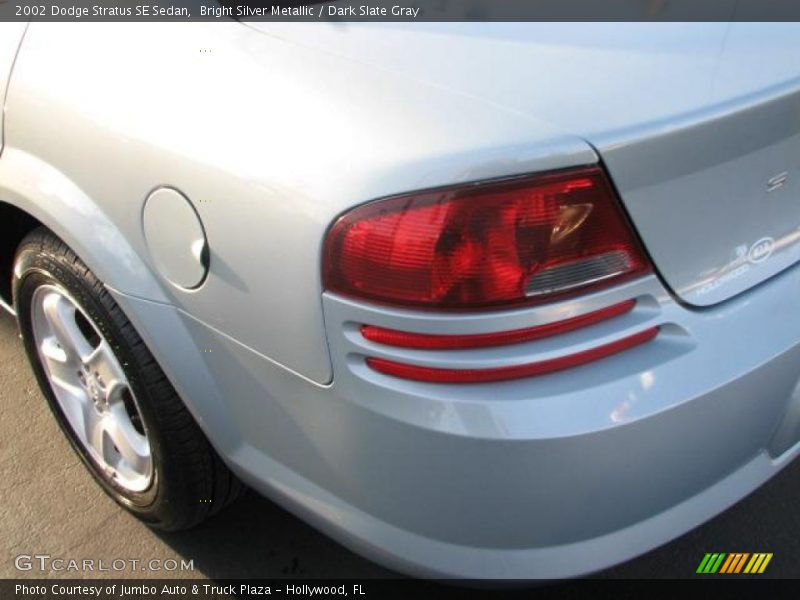 Bright Silver Metallic / Dark Slate Gray 2002 Dodge Stratus SE Sedan
