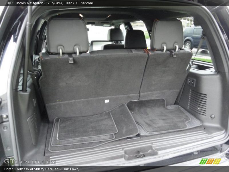  2007 Navigator Luxury 4x4 Trunk