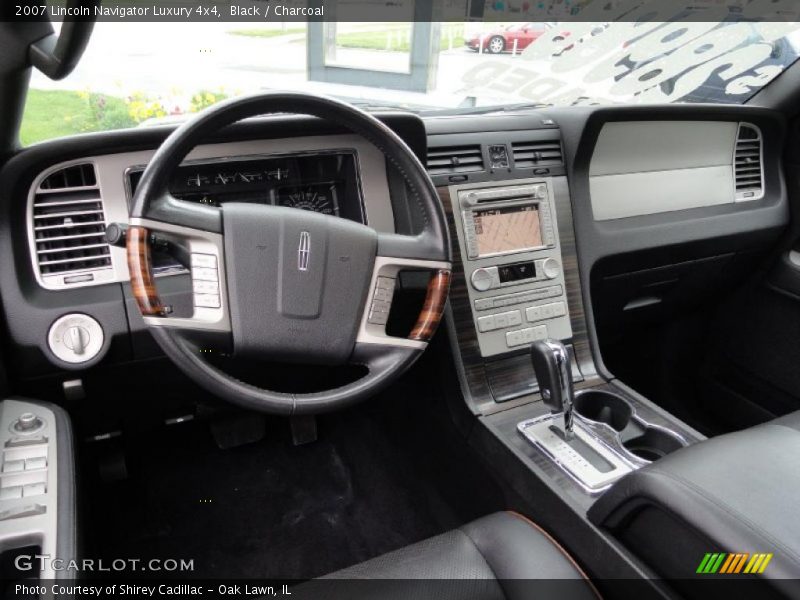 Dashboard of 2007 Navigator Luxury 4x4