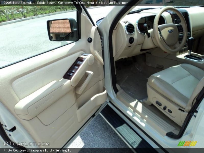 Cashmere Tri Coat Metallic / Medium Parchment 2005 Ford Expedition Eddie Bauer
