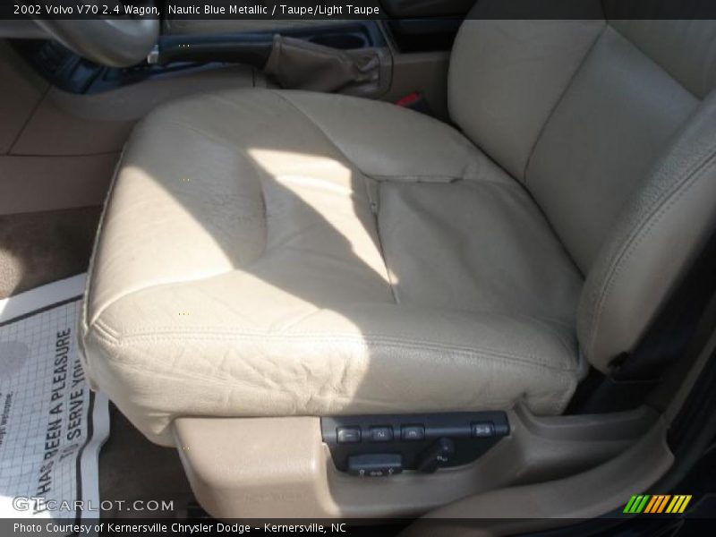 Nautic Blue Metallic / Taupe/Light Taupe 2002 Volvo V70 2.4 Wagon