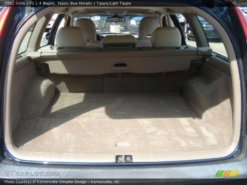 Nautic Blue Metallic / Taupe/Light Taupe 2002 Volvo V70 2.4 Wagon