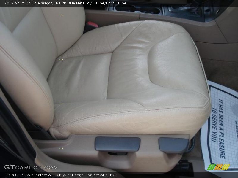 Nautic Blue Metallic / Taupe/Light Taupe 2002 Volvo V70 2.4 Wagon