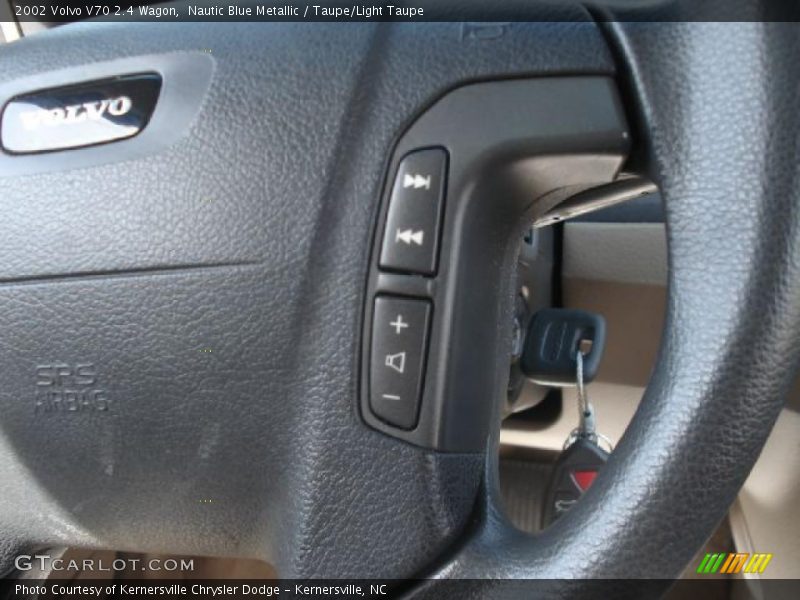 Nautic Blue Metallic / Taupe/Light Taupe 2002 Volvo V70 2.4 Wagon