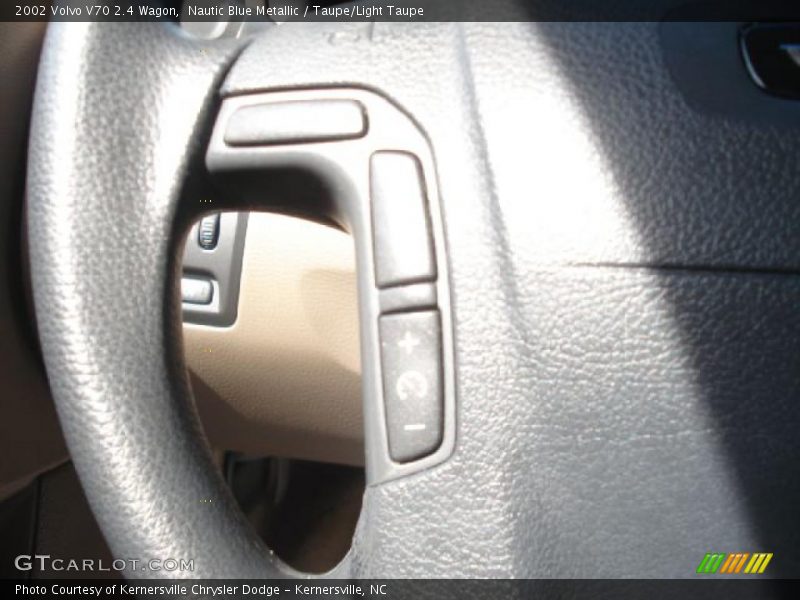 Nautic Blue Metallic / Taupe/Light Taupe 2002 Volvo V70 2.4 Wagon